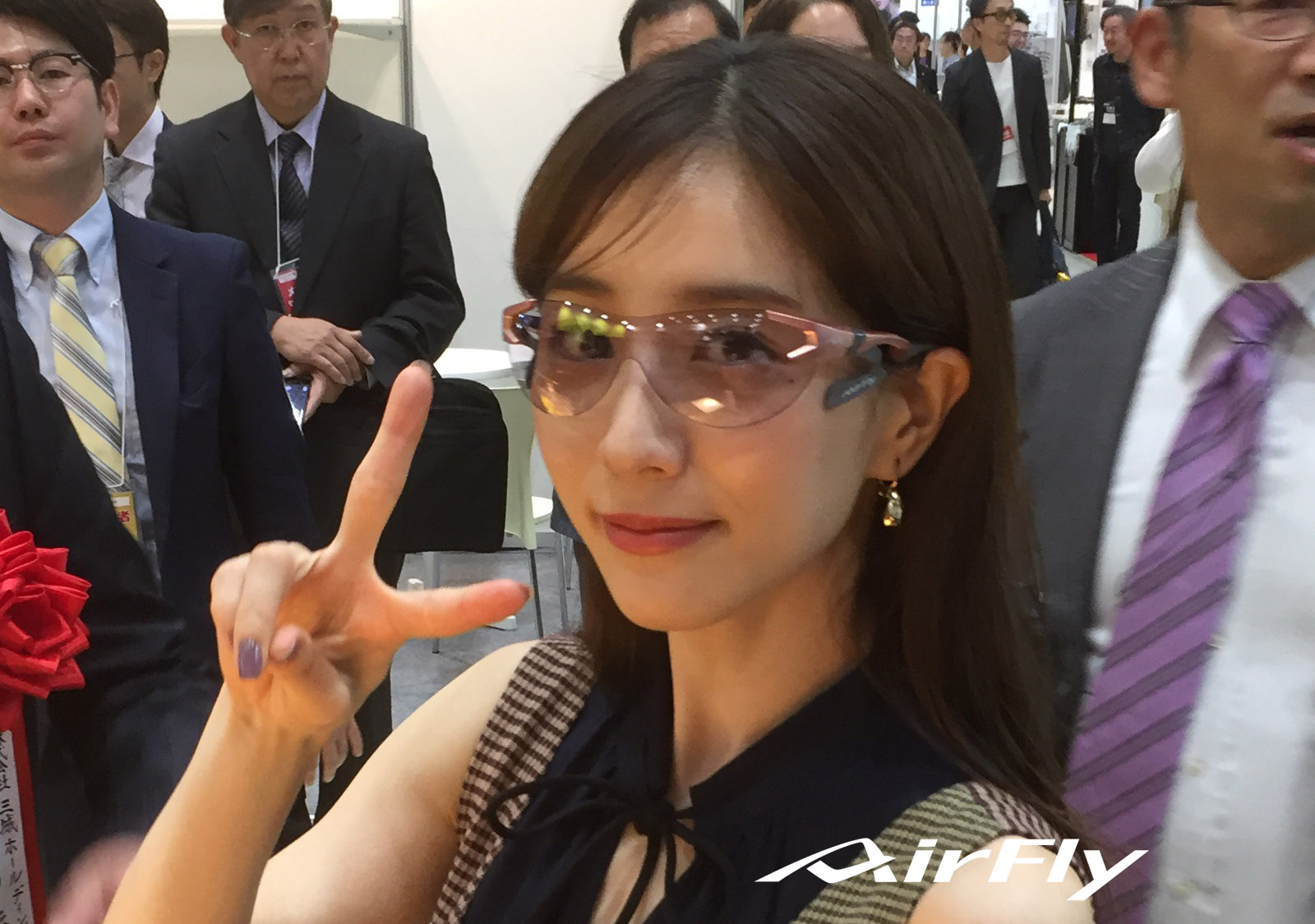 エアフライを田中みな実さんが試着しました AirFly 鼻パッドのないサングラス スポーツアイウェア IOFT